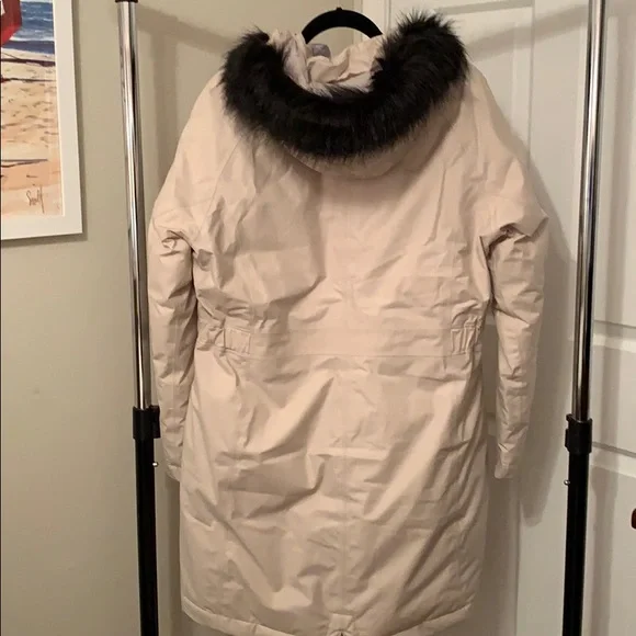 North Face Offwhite Hooded Parka- Like New-Excellent Condition - Picture 4 of 6